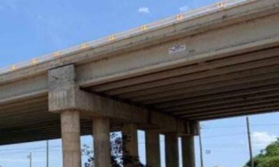 TAXISTA SE INTENTÓ SU!C!D@R T!R@ND0S3 DE UN PUENTE EN JÁLTIPAN.