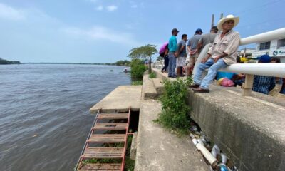 Pescadores de Minatitlán exigen les respeten muelle y espacio destinado para ventas; amagan con tomar el Palacio Municipal ante la indiferencia de autoridades
