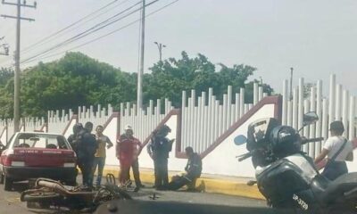 3nc0ntronazo entre moto y taxi frente al Complejo Cosoleacaque