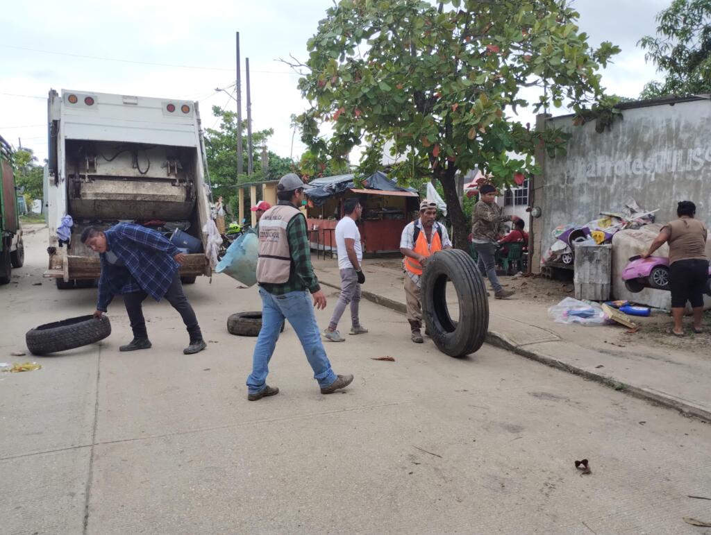 El H. Ayuntamiento de Cosoleacaque refuerza acciones contra el dengue.