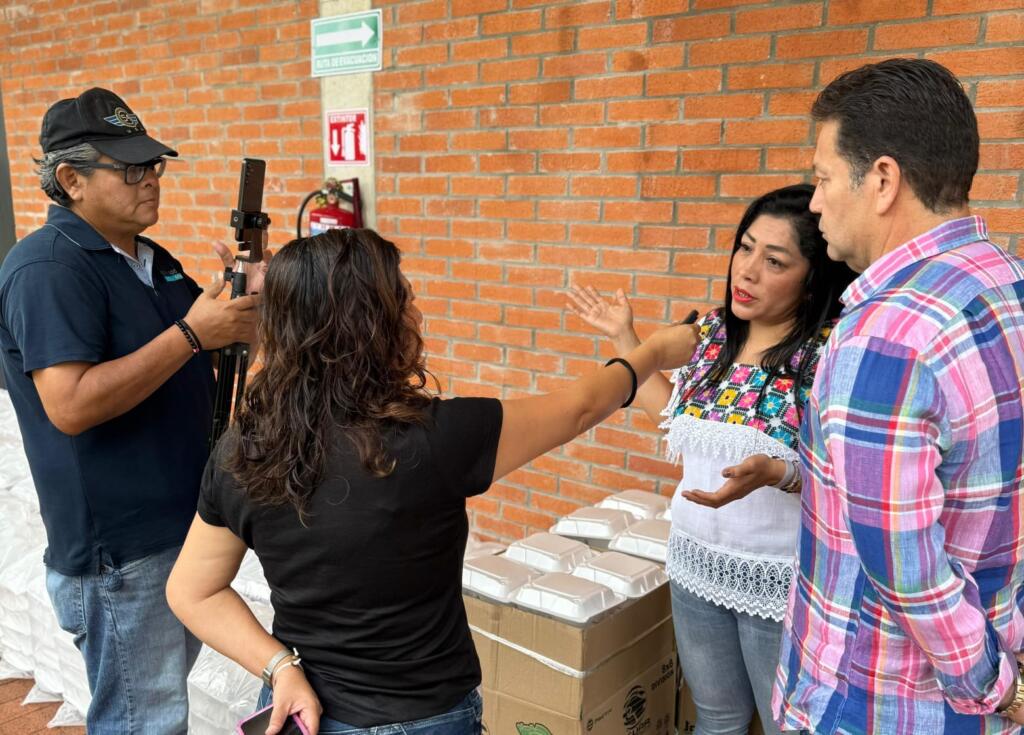 *Apoya Jessica Ramírez cocina para damnificados*