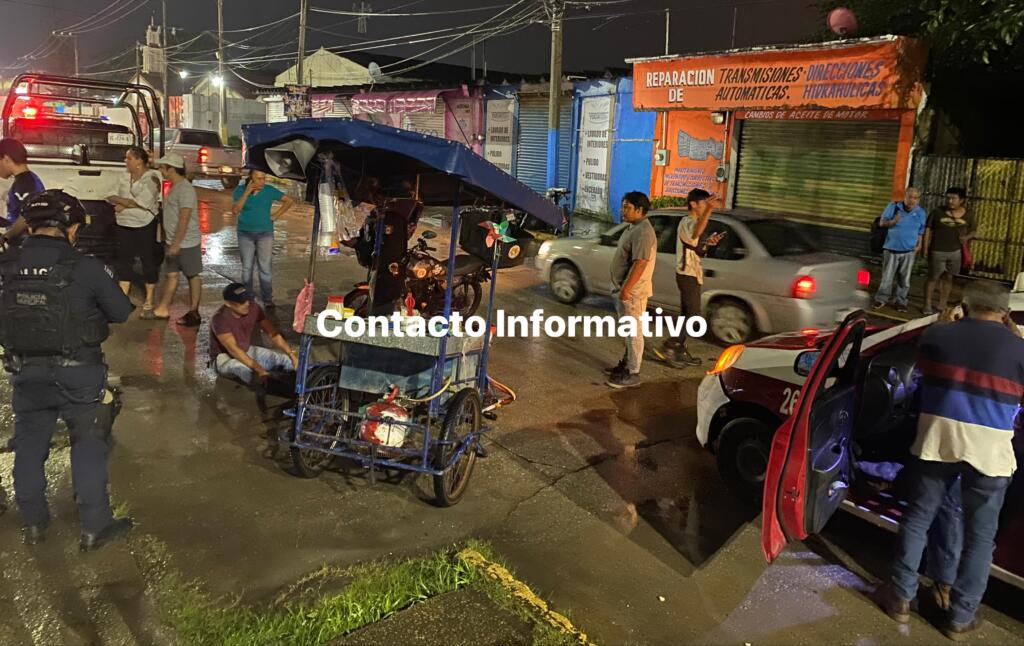Vendedor de elote atr0pellad0 por taxi en Minatitlàn