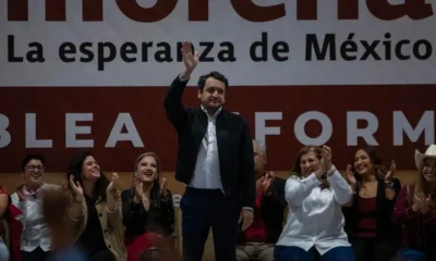 Hijo de AMLO asiste a su primera asamblea como secretario de Morena