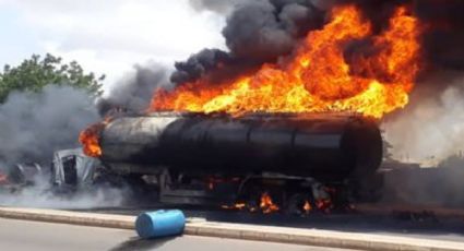 Hacían rapiña de gasolina en un camión accidentado y explotó, hay más de 100 muertos