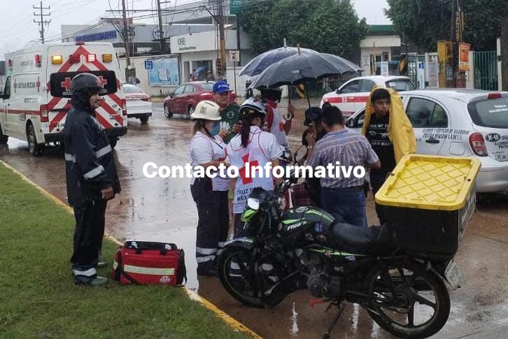Moto repartidor atr0p3lló a adultos mayores en Minatitlán