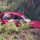 Carro terminó en el pantano en la carretera “Las Matas”