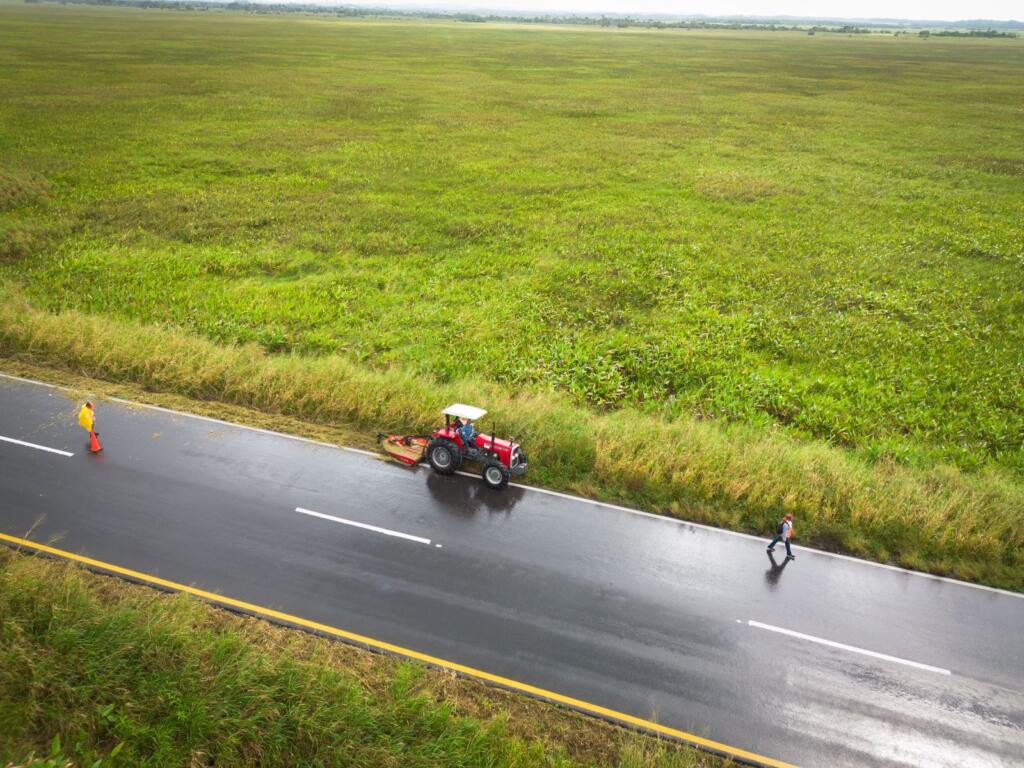 El H. Ayuntamiento de Cosoleacaque realiza limpieza en el tramo de Las Matas.