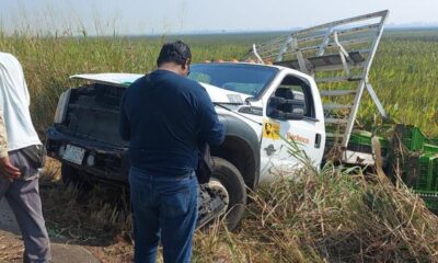 Se salió camioneta de Bachoco en Las Matas
