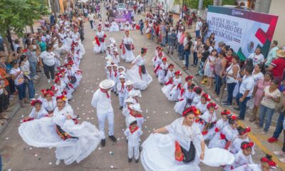 Mil 600 alumnos de preescolar desfilaron por las calles de Cosoleacaque.