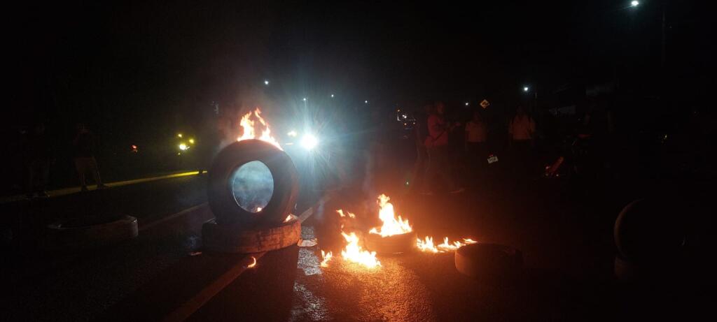 Entregan a hom!c!d@ de menor de edad en Jáltipan; pobladores bloquean la carretera