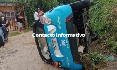 Auto cayó a un barranco en la colonia México