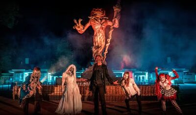 Denuncian abus0 s3xual contra menores durante festival de terror de Six Flags; hombre disfrazado de monstruo es el responsable