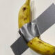 La polémica banana pegada a la pared se vende en una subasta por 6,2 millones de dólares