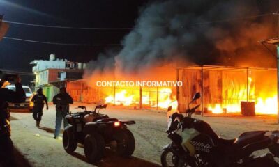 V0raz incendi0 acaba con cuatro locales en la Central de Abastos de Minatitlán, Ver.