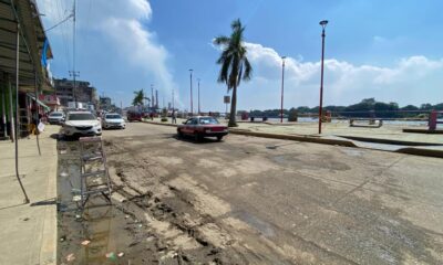 Regresan comerciantes a laborar a la zona Centro de Minatitlán, tras la inundación