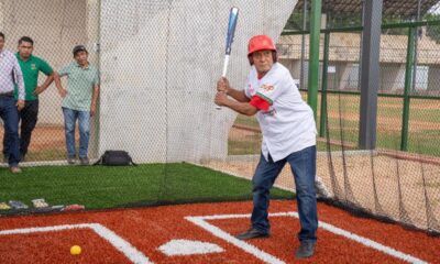 Ponciano Vázquez Parissi inaugura jaula de bateo en la unidad deportiva de Cosoleacaque.