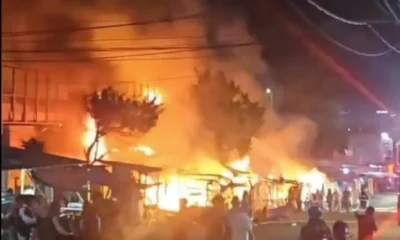 Incendi0 por pirotecnia consume mercado de Acapulco