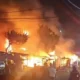 Incendi0 por pirotecnia consume mercado de Acapulco