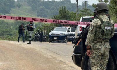 At4can a policías municipales de San Juan Evangelista: dos elementos p!erden la v!da