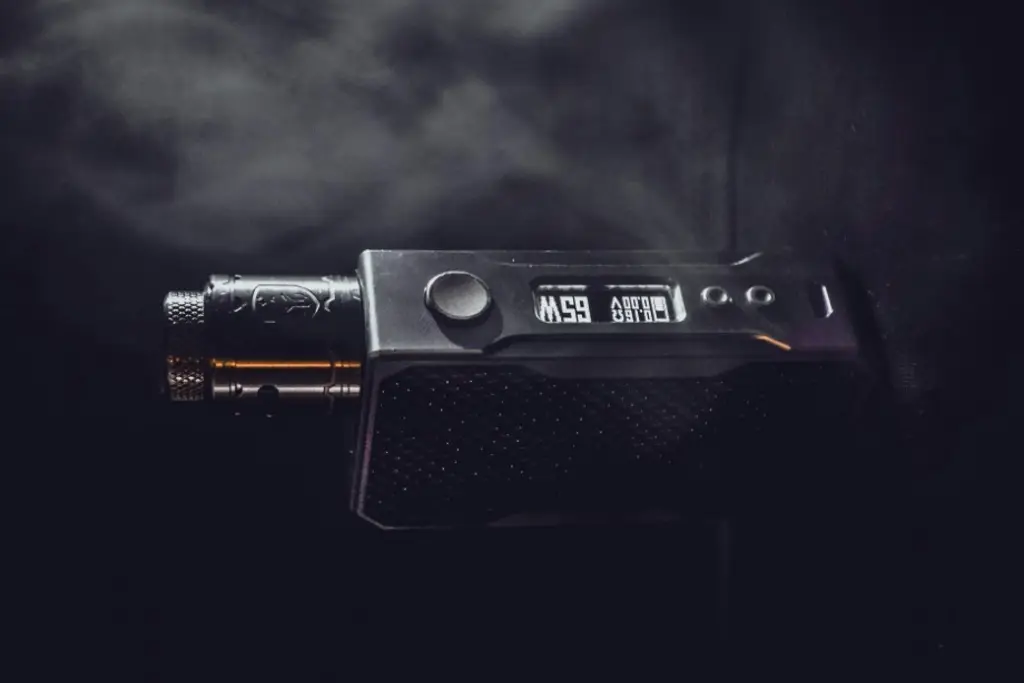 Vapeadores contienen sustancias para m4tar moscas, cucarachas y peces, señala neumólogo