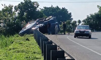 Tractocamión v0lcó  frente a la colonia Agustín Melgar