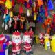 Comienza producción de piñatas navideñas en la tradicional «Calle de las Piñatas» en Minatitlan