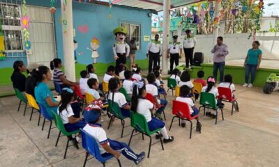 SECRETARIA DE SEGURIDAD PÚBLICA A TRAVEZ DE LA DELEGACIÓN DE TRÁNSITO Y SEGURIA VIAL EN COSOLEACAQUE IMPARTE PLÁTICAS DE CULTURA VIAL EN ESCUELAS