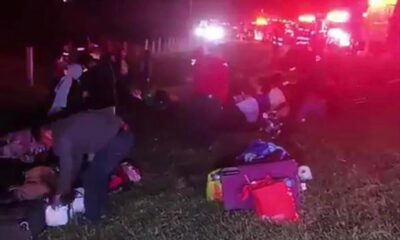 Tráiler imp4cta a autobús de pasajeros procedente de Coatzacoalcos en el norte del país; dos personas fall3cidas y más de 40 l3sionad0s.