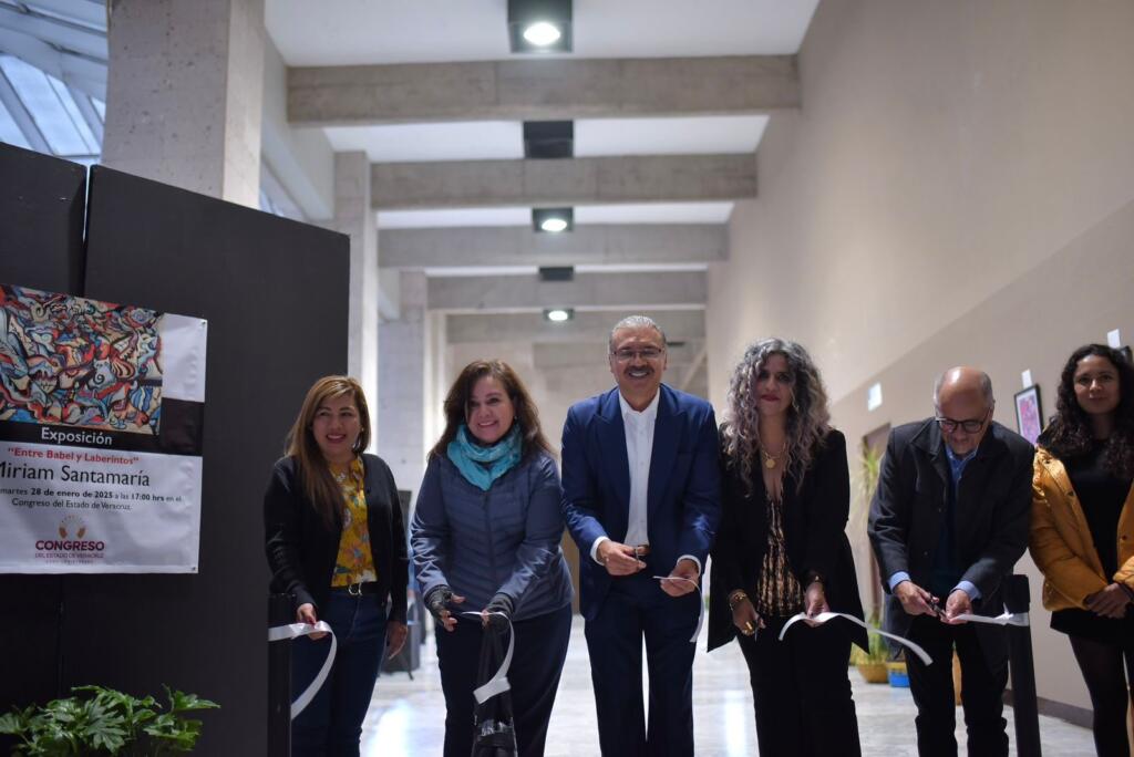 *Inauguran en el Congreso la exposición gráfica “Entre Babel y Laberintos”*