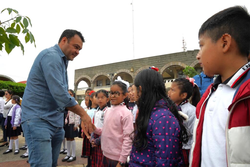 Ponciano Vázquez Parissi llama a la población de Cosoleacaque a participar en el canje de armas 2025.