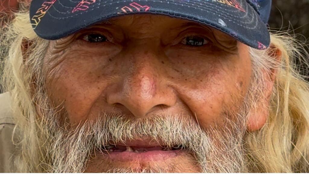 Don Arnulfo: entre el abandono y la miseria; vive en lo que fue un camorote de tráiler en Minatitlán