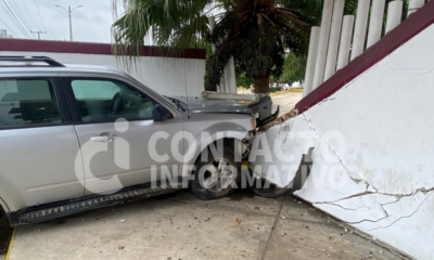 *Accidente en Bulevar Tecnológico de Minatitlán: Automovilista evita colisión con motociclista y choca contra barda*