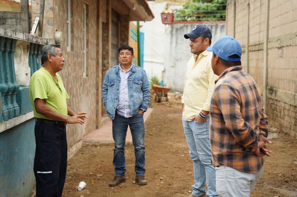 El alcalde Ponciano Vázquez Parissi constata avances de obras en construcción