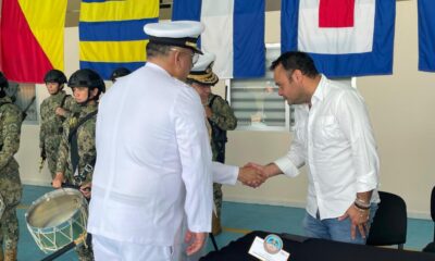 Alcalde de Cosoleacaque presente en el cambio de mando de la base aeronaval.