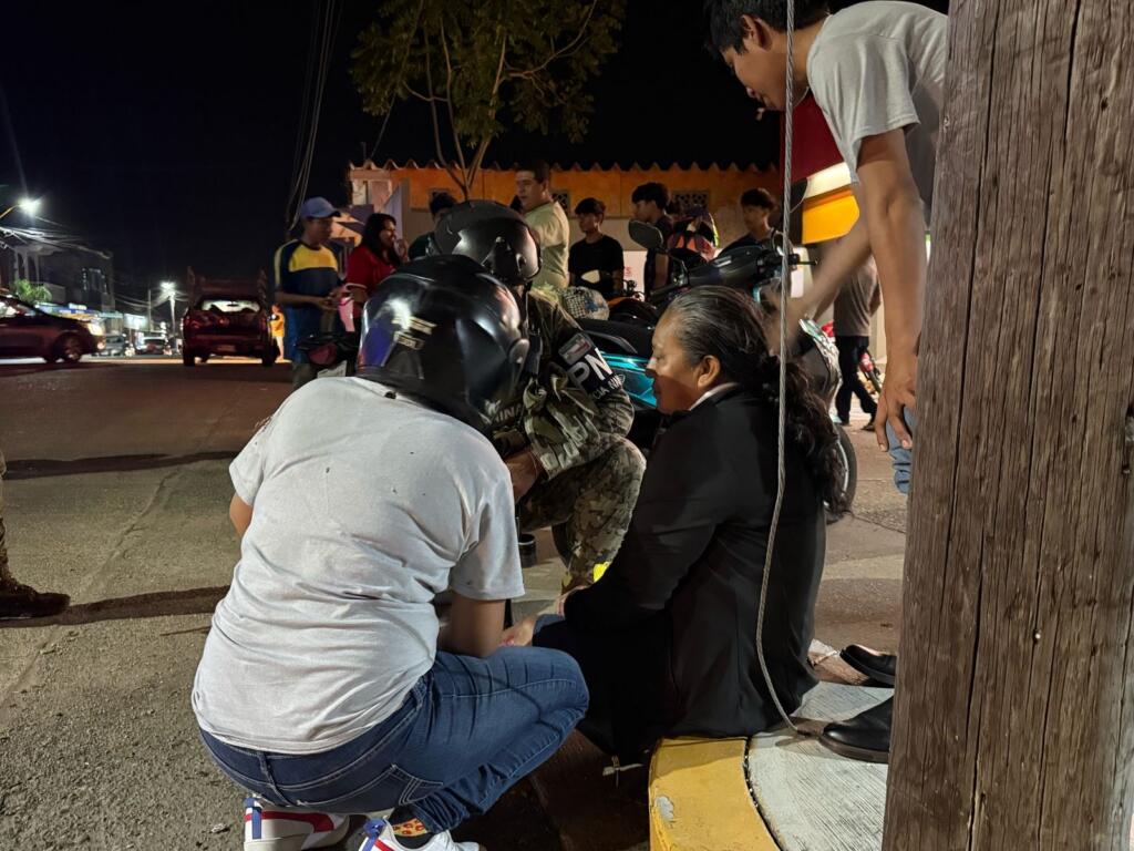 Cortan circulación y choc4n con otro motociclista en el barrio San Diego, en Acayucan.