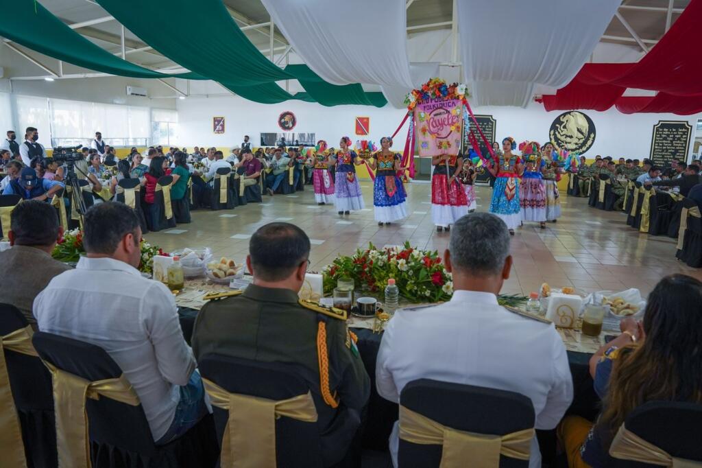 Alcalde de Cosoleacaque reconoce invaluable labor del Ejército Mexicano.