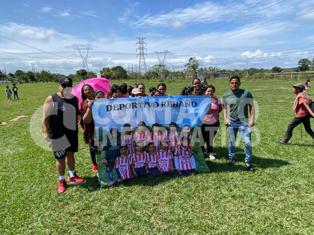 *Conflicto por campo deportivo en Minatitlán: Grupo de fútbol infantil denuncia intento de despojo por parte de supuestos beisbolistas*