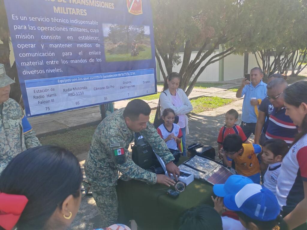 EL EJÉRCITO MEXICANO FORTALECE LAZOS CON LA CIUDADANÍA A TRAVÉS DE VISITAS GUIADAS EN MINATITLAN, VERACRUZ.