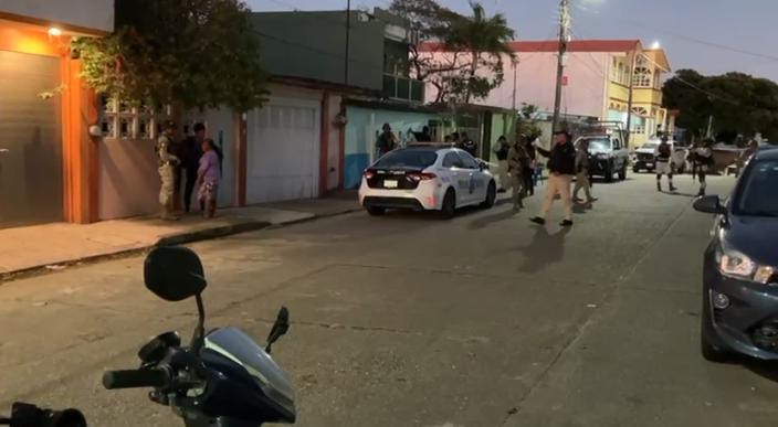 Le entregan paquete y le 3xpl0t@ en la mano; p3rd!ó la extremidad