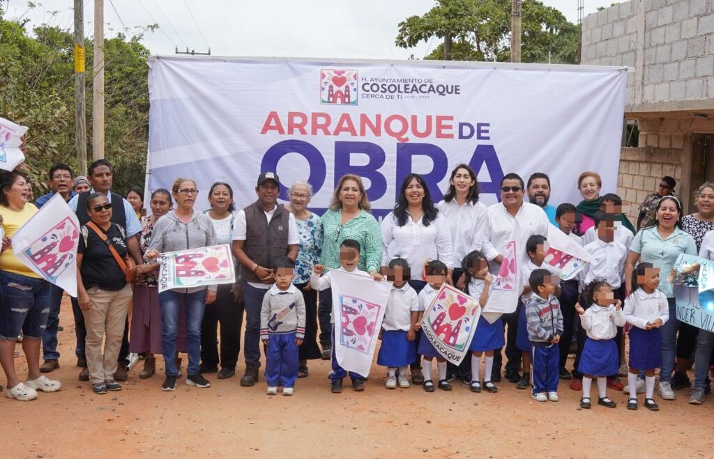 El gobierno municipal de #Cosoleacaque, mejora la infraestructura vial.