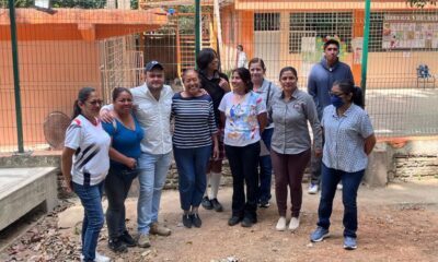 Alcalde de Cosoleacaque constata avances de obras en construcción.