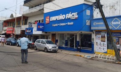 Minatitlán: poste de Telmex en pel!gr0 de colapso; genera r!esgo para transeúntes