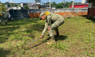 Personal del 45 batallón apoya a primaria de Minatitlán con labores de mantenimiento