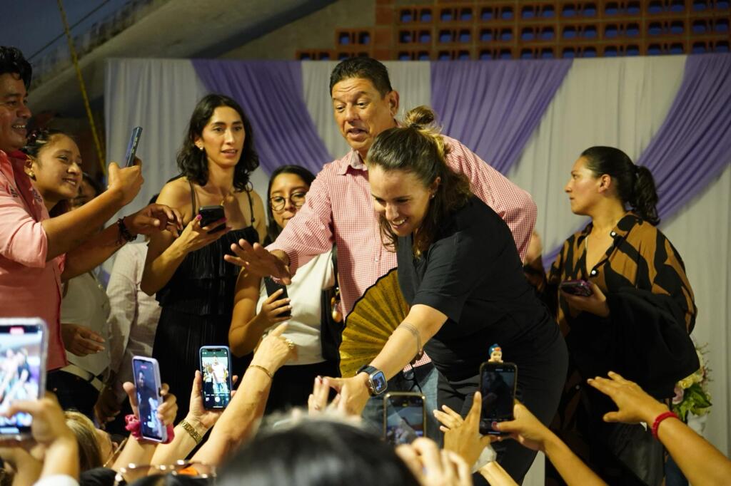 Exitosa presentación de Saskia Niño de Rivera en el municipio de #Cosoleacaque.