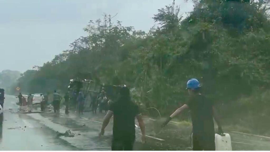 (+VIDEO)DOS ACC!C3NTE EN LA CARRETERA JÁLTIPAN-ACAYUCAN.