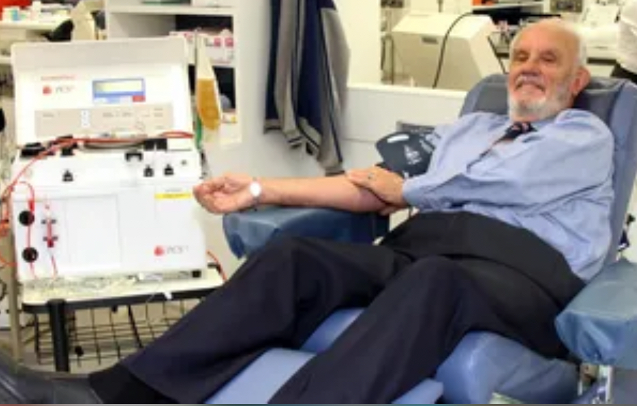 En Australia, mu3re James Harrison, donante de sangre que superó récord de mil 173 transfusiones En Australia, mu3re James Harrison, donante de sangre que superó récord de mil 173 transfusiones
