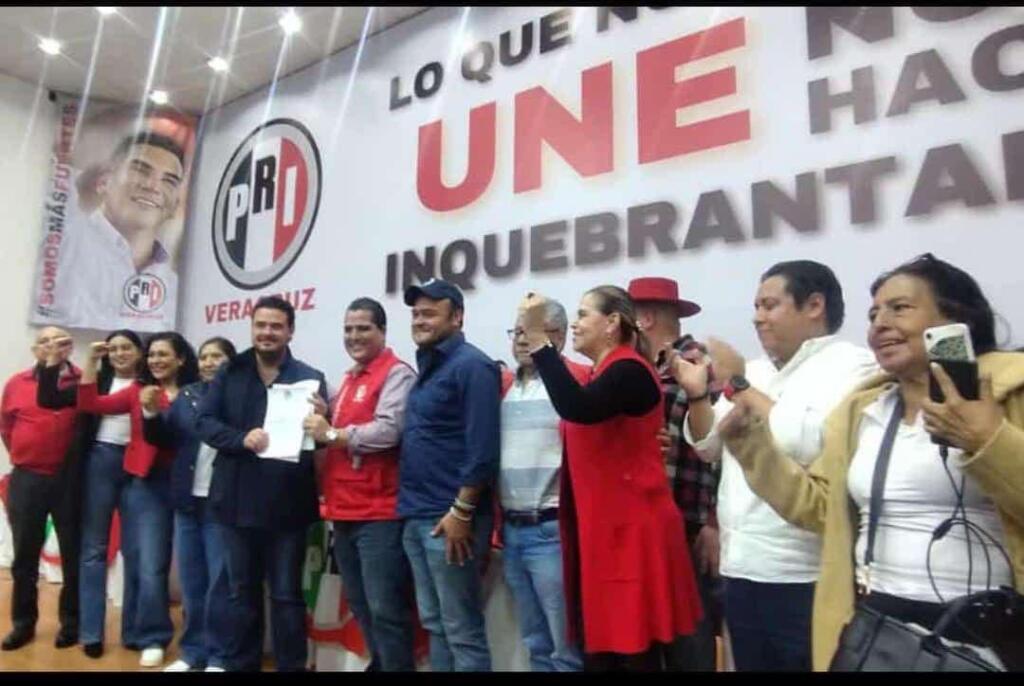 *Cirilo Vázquez Parissi se registra en el PRI para la alcaldía de Cosoleacaque*