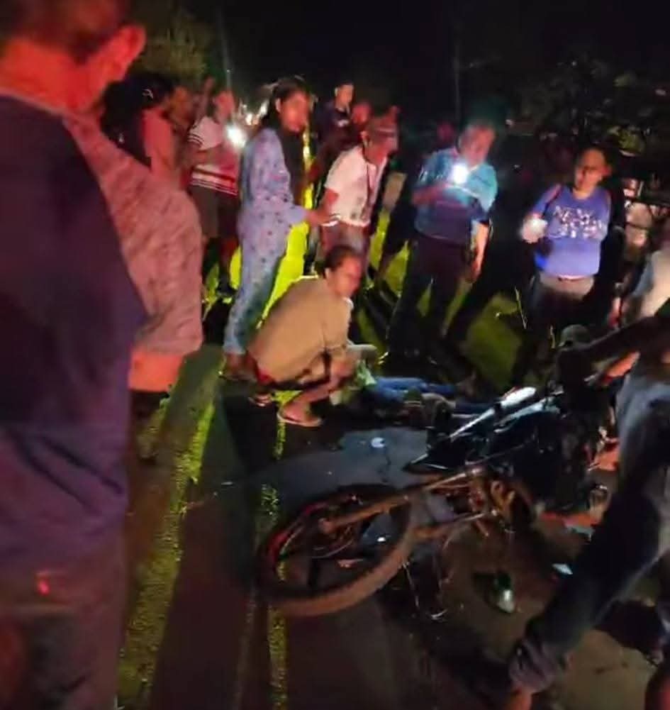 CINCO H3RID0S AL CH0C@R DE FRENTE 2 MOTOCICLISTAS EN CHACALAPA.