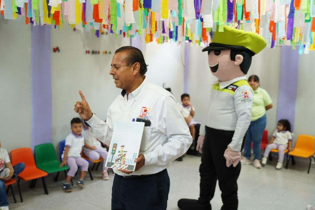 El H. Ayuntamiento de Cosoleacaque promueve la cultura vial en las escuelas.