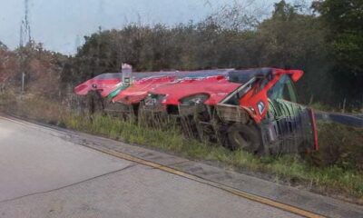 Una f@ll3c!da y cinco h3rid0s por volcadura de ADO en Cosoleacaque